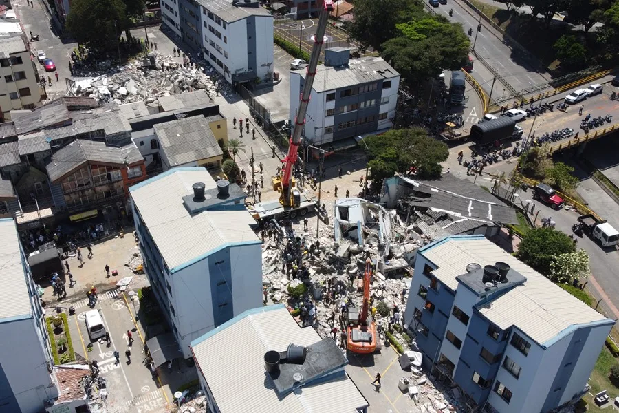 Sismo de magnitud 7,4 en Colombia deja más de 200 muertos y tres días de duelo nacional