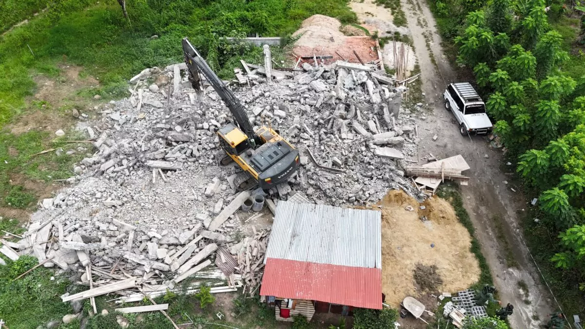 Medio Ambiente detiene construcciones ilegales en franja del río Maimón