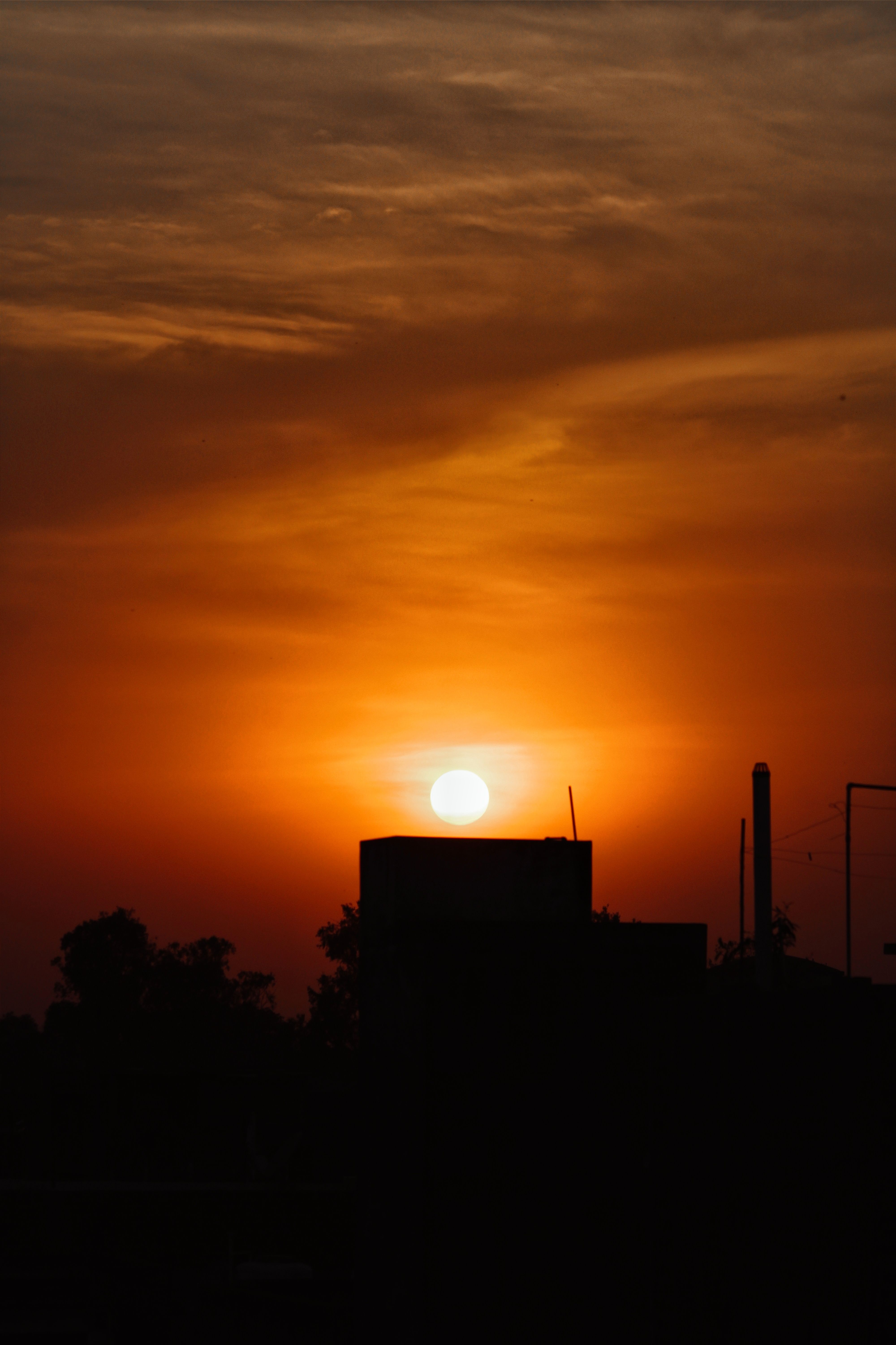 Polvo del Sáhara mantendrá altas temperaturas este martes