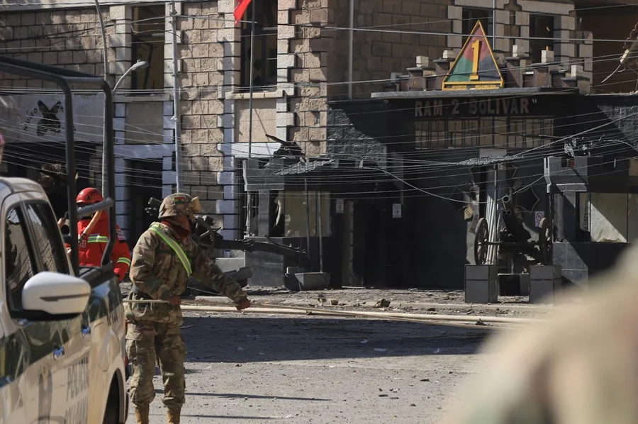 Bolivia: sube a siete fallecidos por explosiones encuartel militar