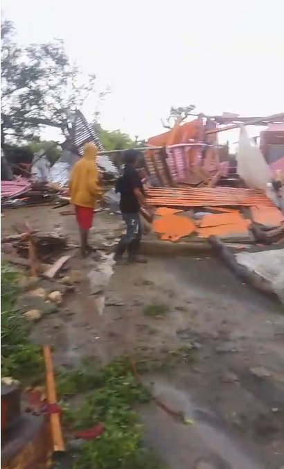 Las Matas de Farfán; familias quedan en la calle tras «potente» tornado