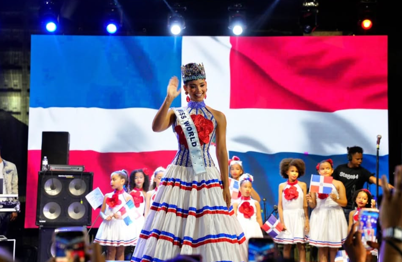 ¡La corona vuelve a casa! Joheirry Mola celebra en RD su triunfo como Miss Mundo
