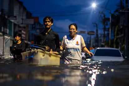 Al menos 19 muertos en las inundaciones de Tailandia, mientras el agua comienza a bajar en Bangkok