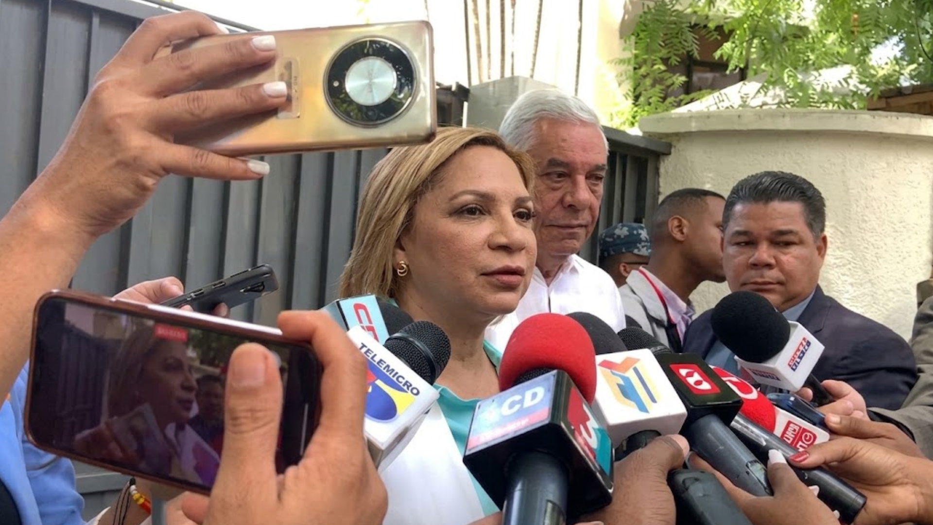 Abinader se reúne con diputados del Cibao para revisar prioridades de la región