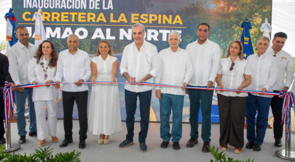 Abinader inaugura en Espaillat una carretera durante su agenda de trabajo en el Cibao