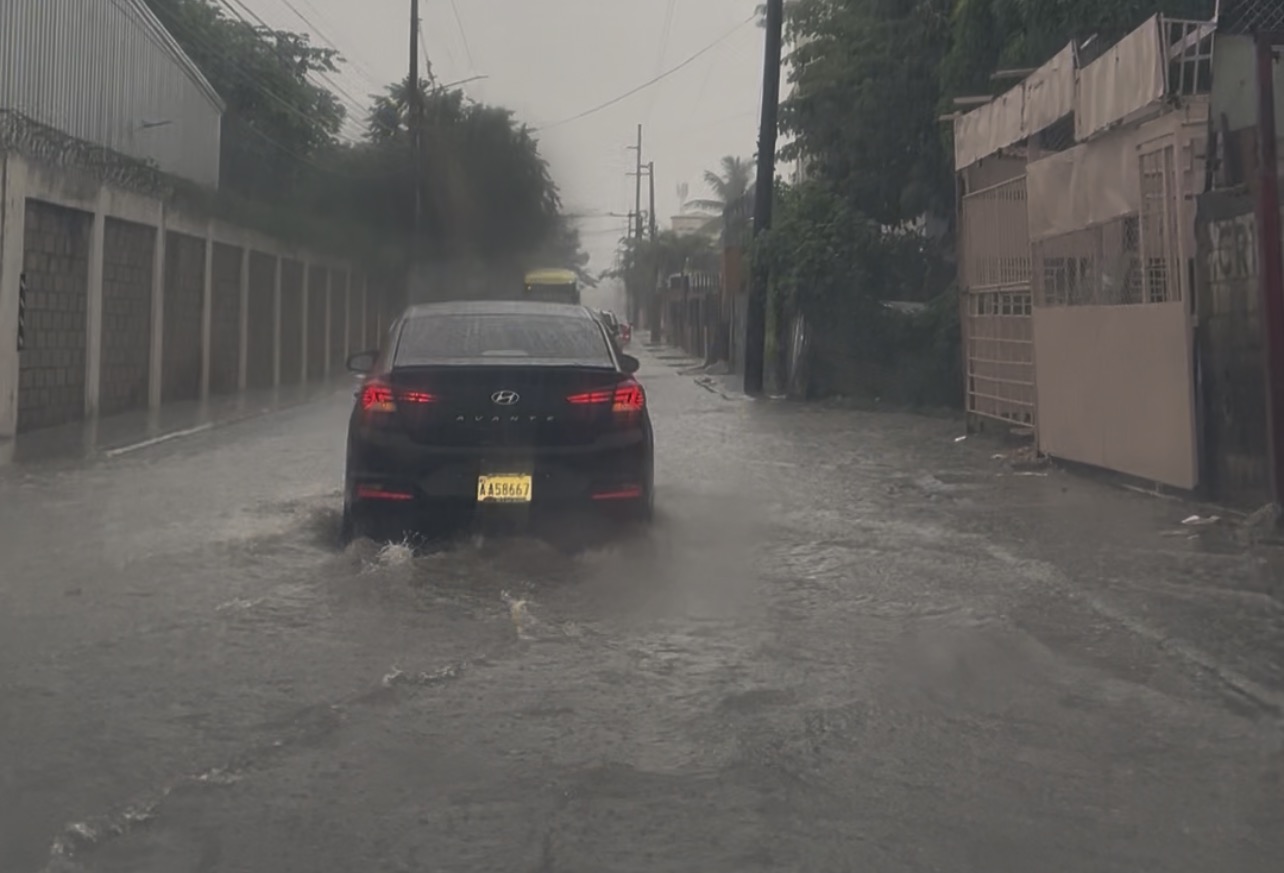 Inundaciones urbanas y taponamientos en SDE tras intensas lluvias
