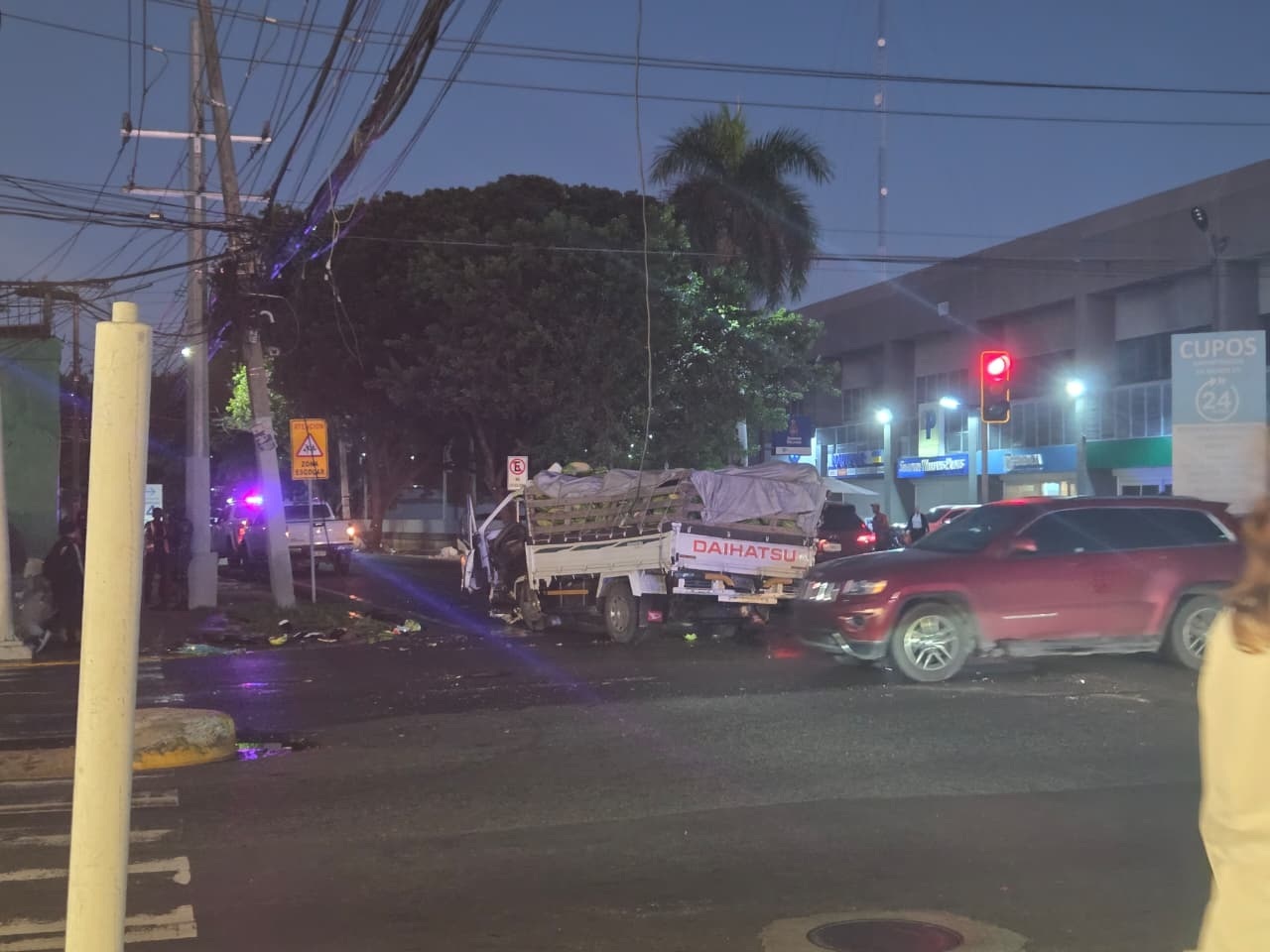 Un muerto en aparatoso accidente entre camión y patana en la Gasset