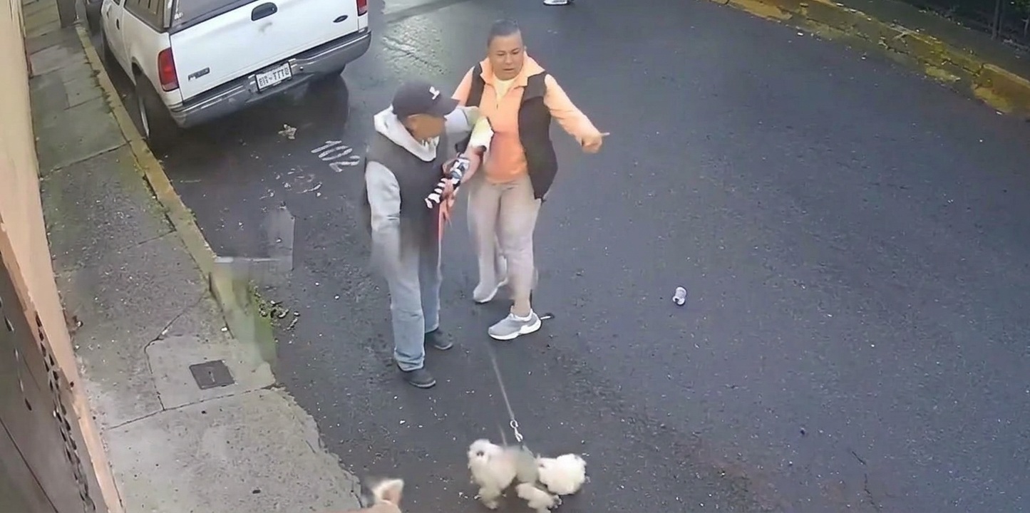 México: mujer se lanza de taxi en movimiento para evitar presunto asalto