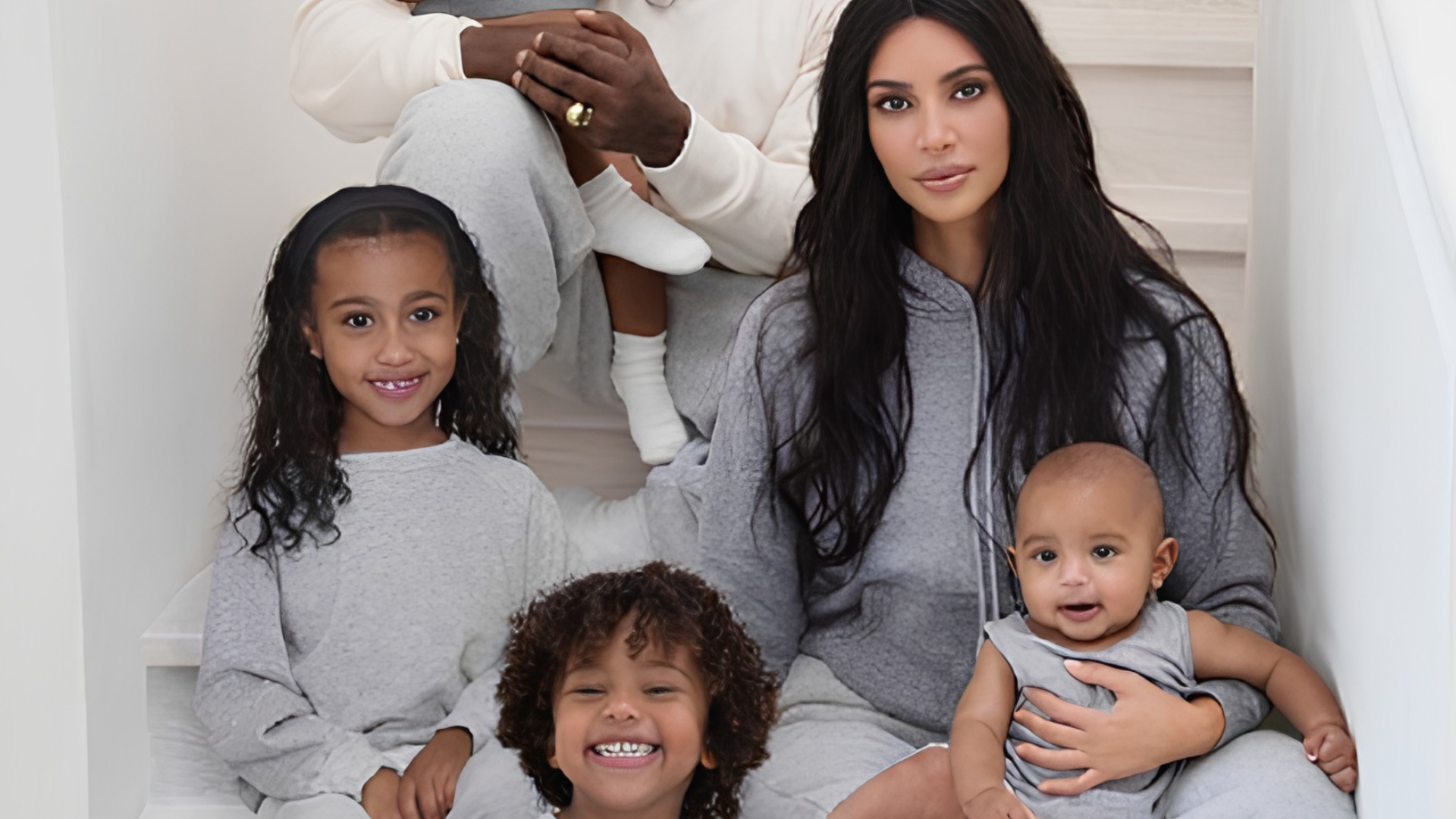 Kim Kardashian admite que cinco niñeras la ayudan a cuidar a sus cuatro hijos