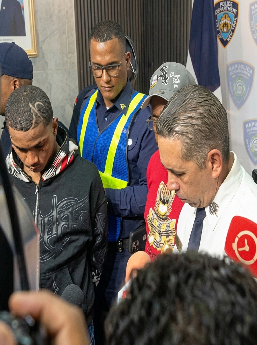 Se entrega joven buscado por tiroteo en Villa Juana que dejó un muerto