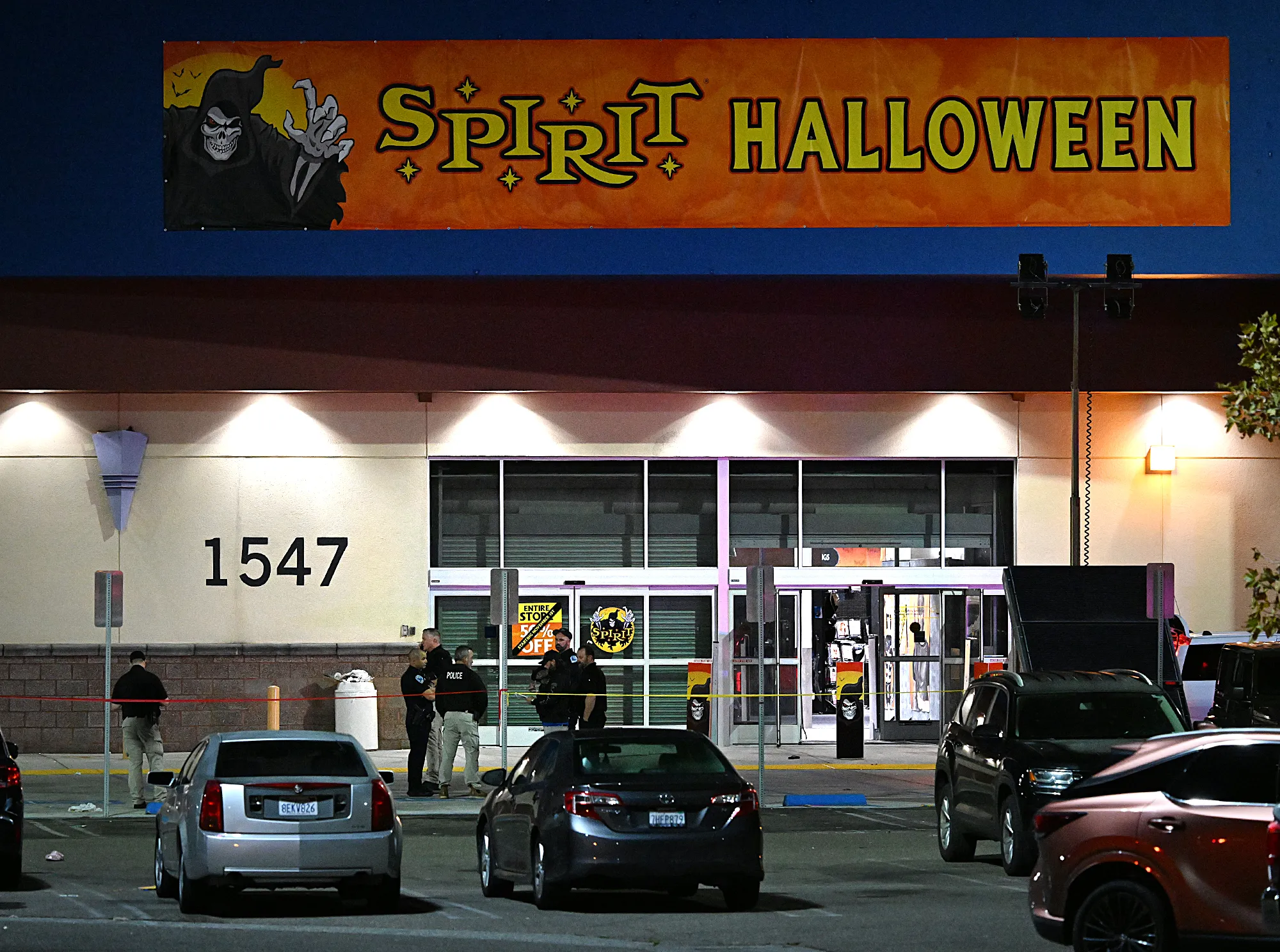 Un muerto y 6 heridos en un tiroteo en una tienda de Halloween en California