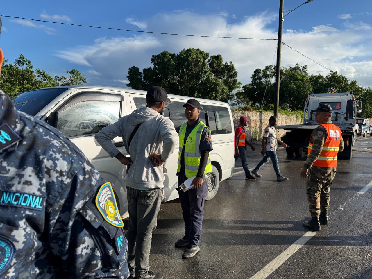Intrant retiene autobuses operados por haitianos ilegales en Friusa, Bávaro