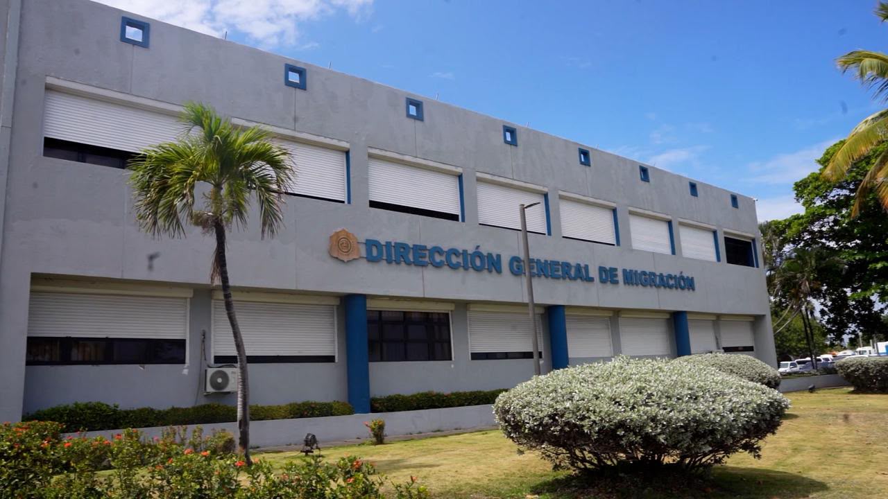 Prisión preventiva para inspector de Migración acusado de facilitar salidas irregulares en el AILA