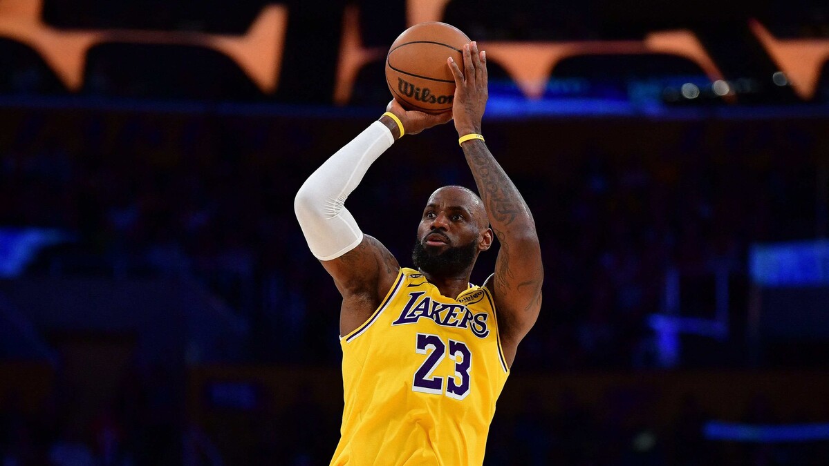 Trump carga contra LeBron James por no escuchar con solemnidad el himno nacional
