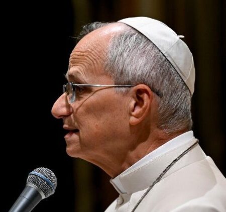 El papa León XIV se someterá este martes a cirugía para extirpar tumor