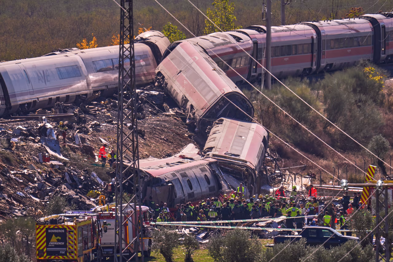 Choque de dos trenes de alta velocidad en España: ¿qué pudo provocar la tragedia?