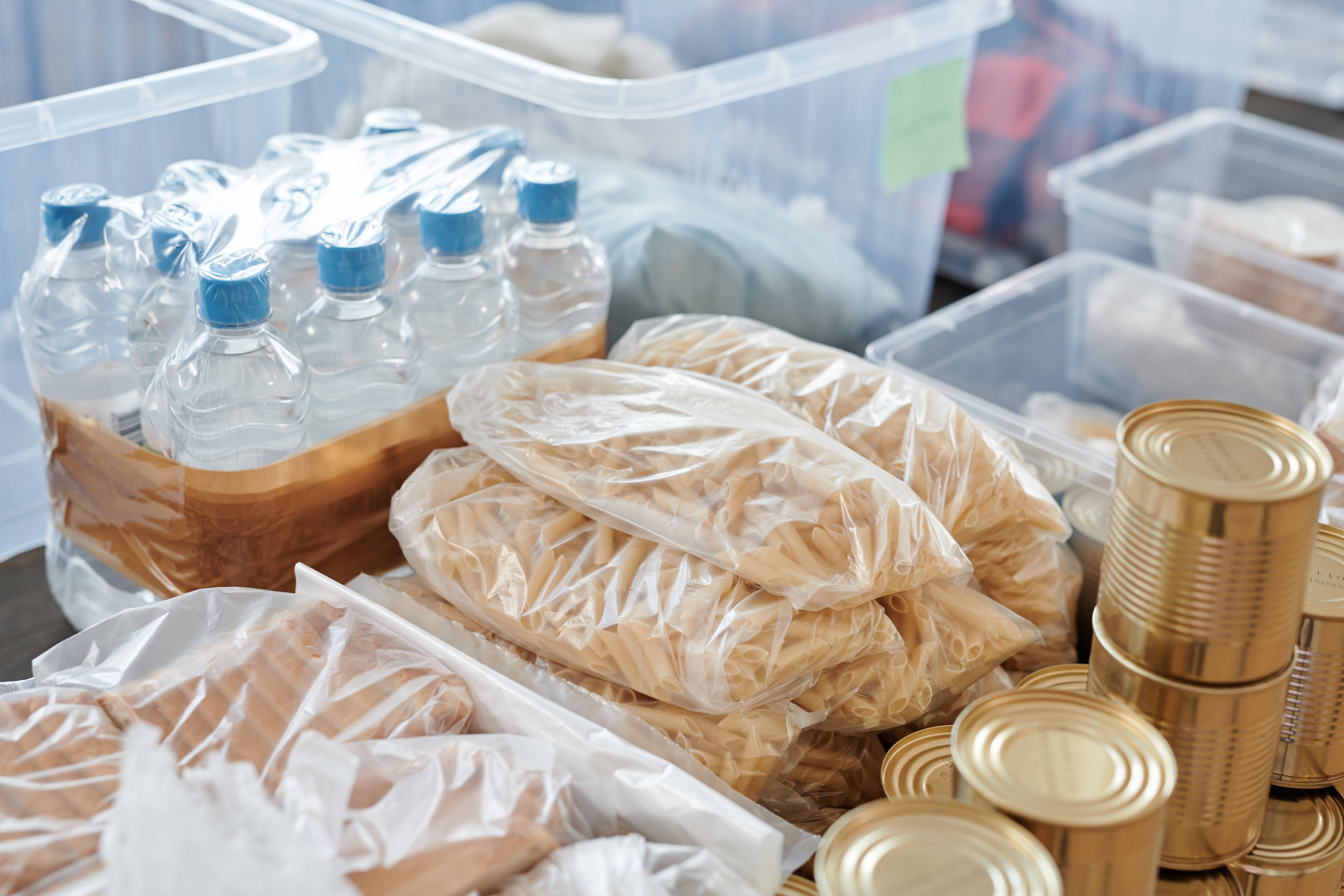 ¿Almacenar agua y comida por 72 horas? Una medida común, no de alarma