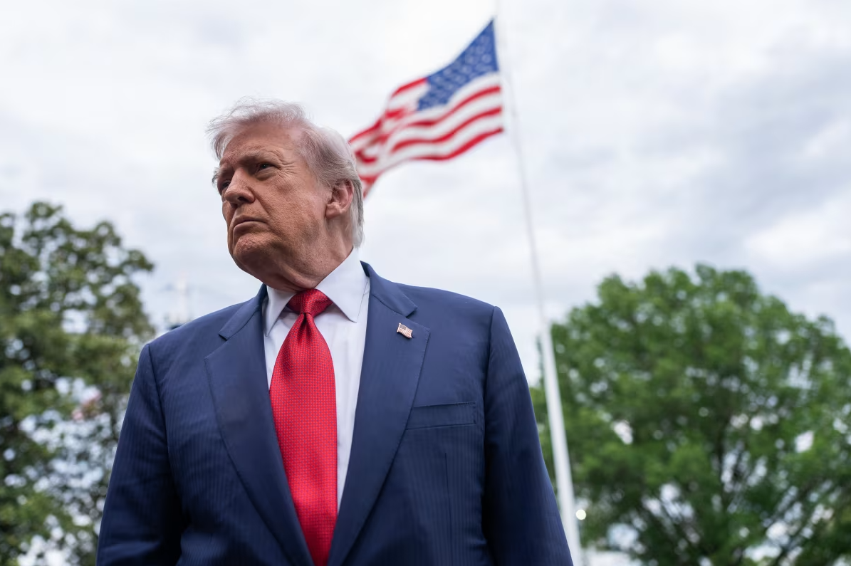 Trump cuestiona el sistema electoral de EE. UU. tras rápido conteo de votos en Brasil